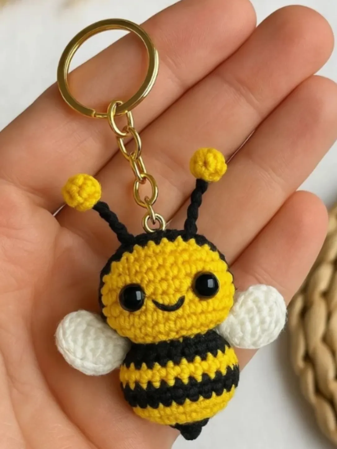 Receita_Zuzu_Abelhinha_Chaveiro_@vips.amigurumis